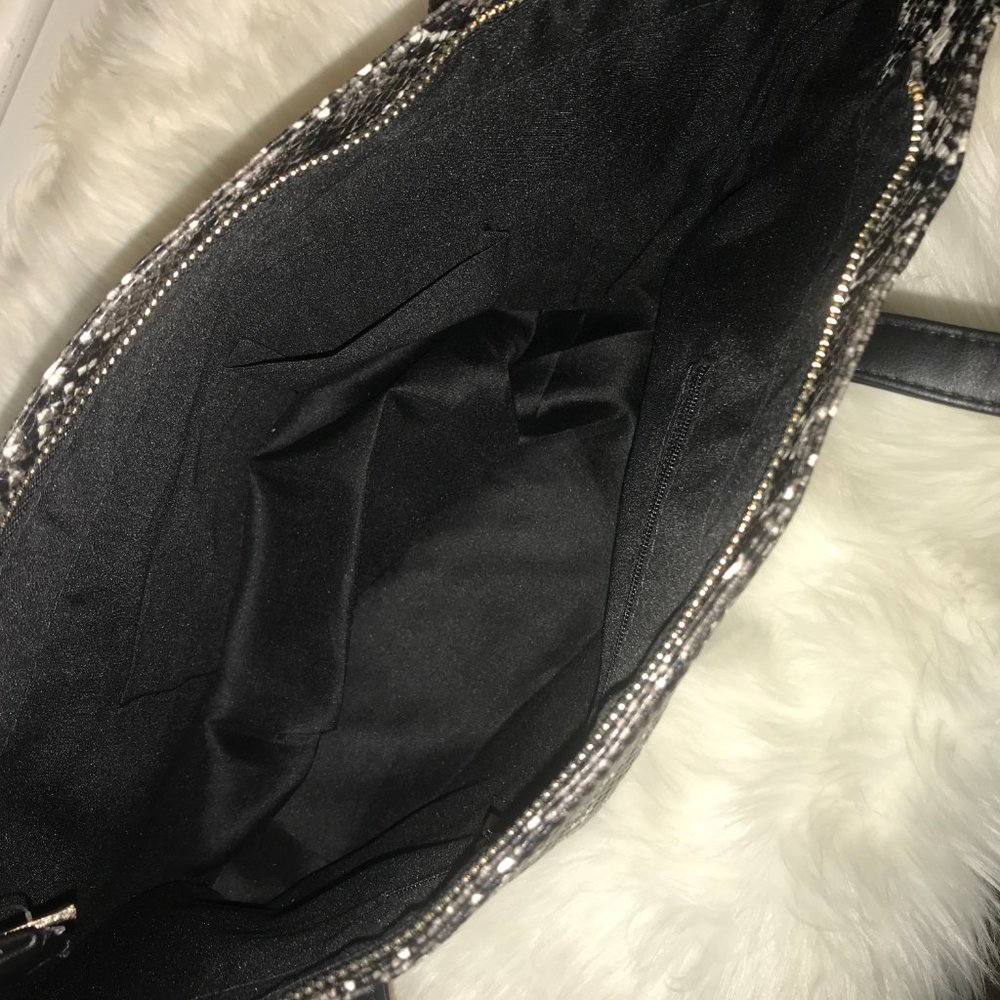 BLACK PYTHON PRINT FAUX LEATHER TOTE BAG - Picture 5 of 5